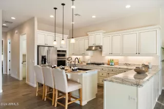 Photo #5: 6788699 Listing