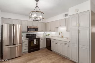 More Details about MLS # 6788893 : 2458 E UNIVERSITY DRIVE#4