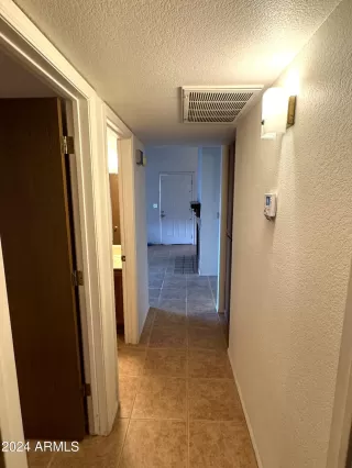 Photo #5: 6789379 Listing