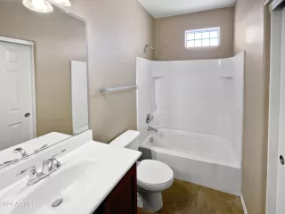 Photo #6: 6789879 Listing