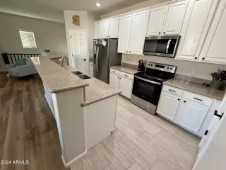 Photo #4: 6791093 Listing