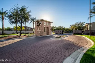 Photo #2: 6791192 Listing 