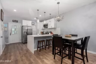 Photo #6: 6791356 Listing