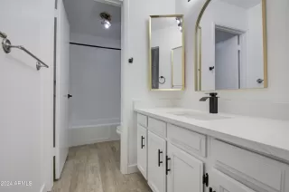 Photo #5: 6791396 Listing