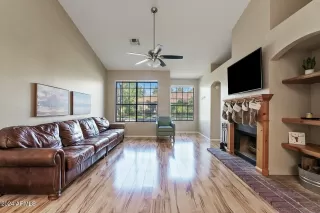 Photo #4: 6791402 Listing