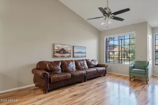 Photo #5: 6791402 Listing