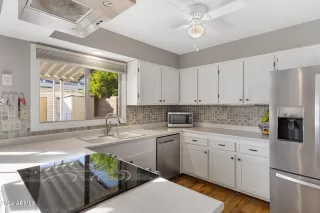 Photo #4: 6791429 Listing