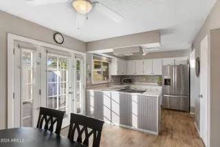 Photo #5: 6791429 Listing