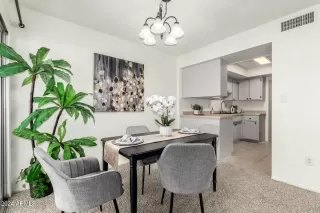 Photo #5: 6791557 Listing