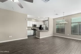 Photo #5: 6792128 Listing
