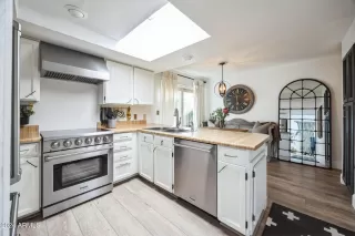 Photo #3: 6793185 Listing