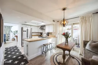 Photo #6: 6793185 Listing