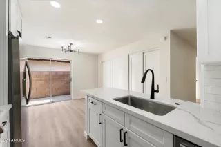 Photo #5: 6795228 Listing