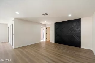 Photo #6: 6795228 Listing