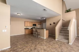 Photo #4: 6796153 Listing