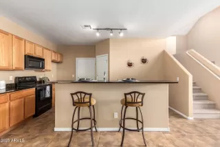 Photo #5: 6796153 Listing