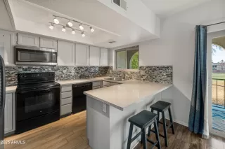 Photo #4: 6796387 Listing 