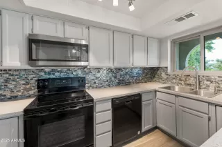 Photo #5: 6796387 Listing 