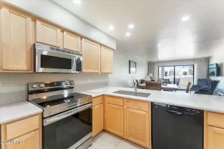 Photo #4: 6797859 Listing