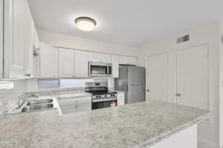 Photo #6: 6798060 Listing