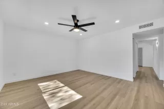 Photo #4: 6798906 Listing