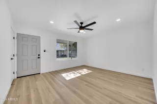 Photo #5: 6798906 Listing