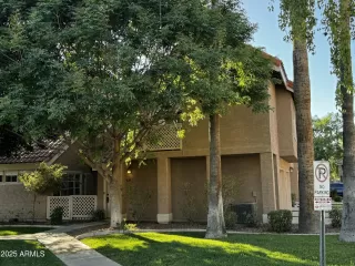 Photo #2: 6799000 Listing 