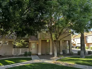 Photo #4: 6799000 Listing 