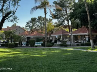 Photo #5: 6799000 Listing 