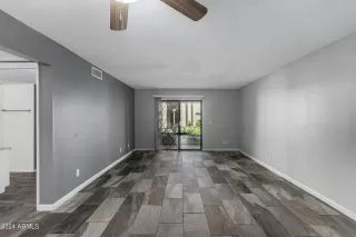 Photo #6: 6799331 Listing 