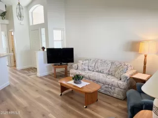 Photo #4: 6799615 Listing