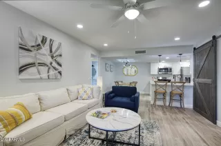 Photo #2: 6799949 Listing