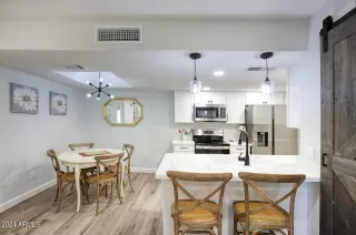 Photo #4: 6799949 Listing