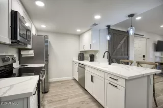 Photo #5: 6799949 Listing