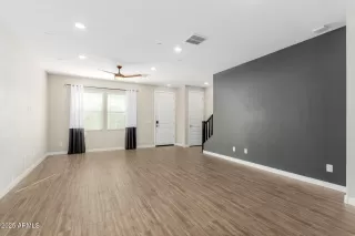 Photo #5: 6800746 Listing 