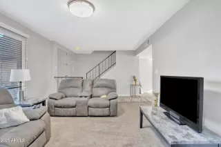 Photo #5: 6801406 Listing