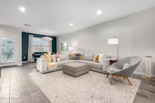 Photo #5: 6801629 Listing