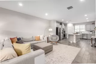 Photo #6: 6801629 Listing