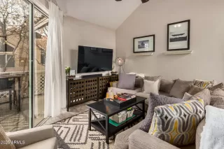 Photo #1: 6801637 Listing