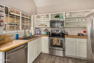 Photo #6: 6801637 Listing