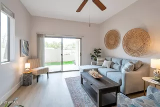 Photo #4: 6801999 Listing