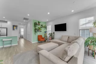 Photo #4: 6802146 Listing