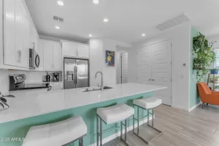 Photo #6: 6802146 Listing