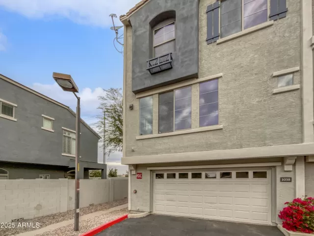 MLS: 6802333 Condo For Sale