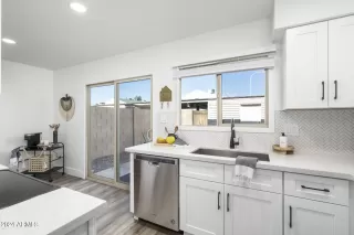 Photo #5: 6802786 Listing 