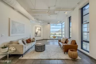 Photo #6: 6803609 Listing