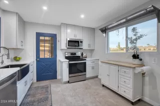 Photo #5: 6803651 Listing 