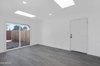 Photo #6: 6803906 Listing