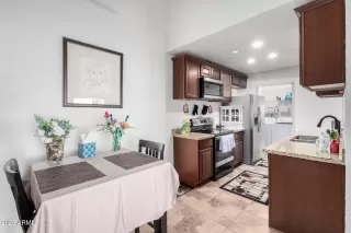 Photo #5: 6804183 Listing