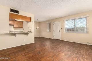 Photo #5: 6804300 Listing